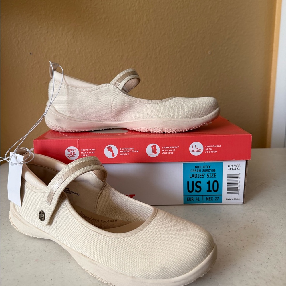 Cream Mary Jane Shoes